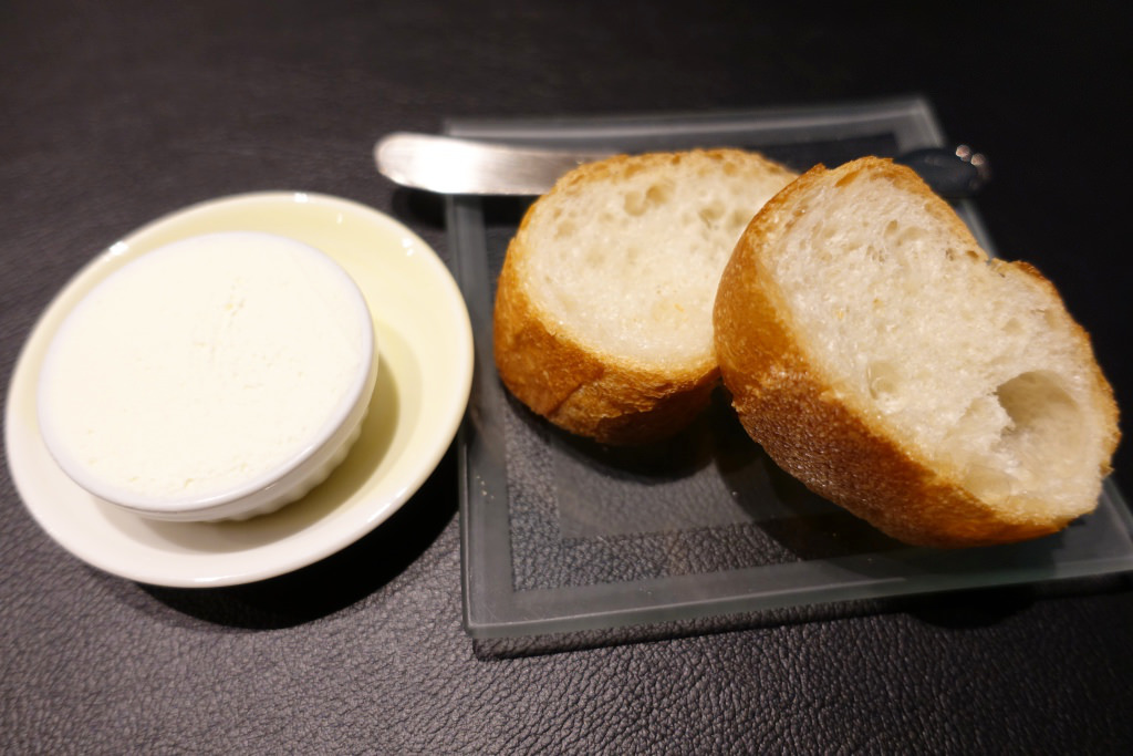 パンと自家製バター