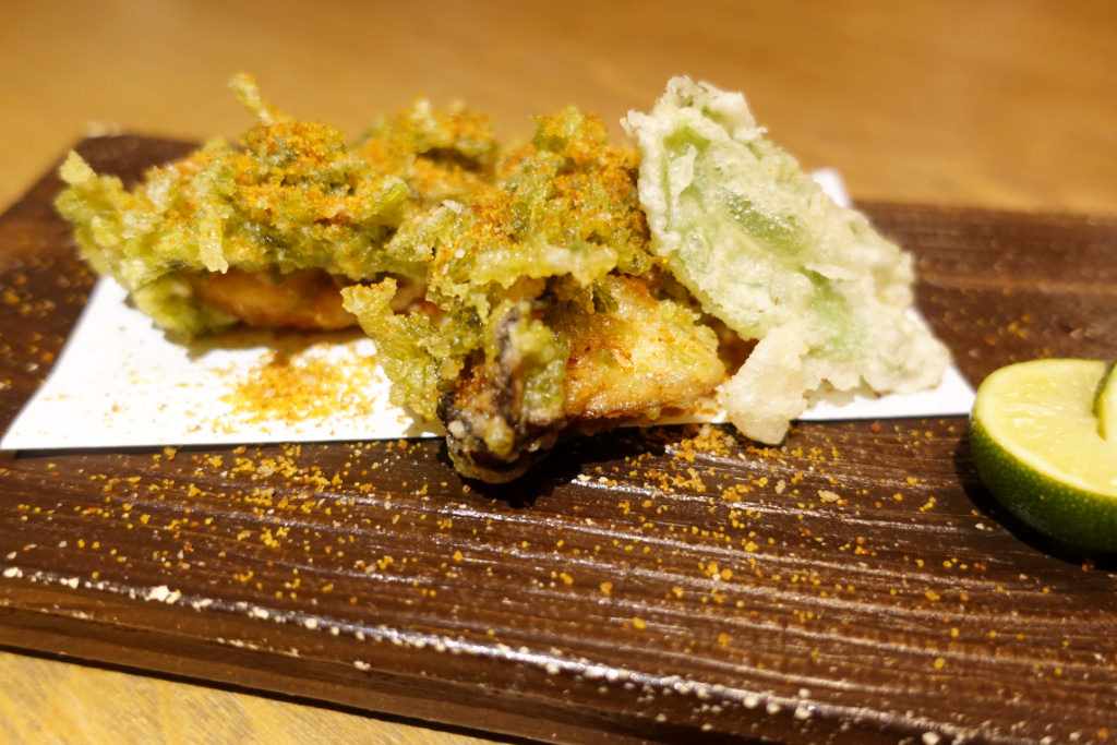 牡蠣いそべ揚げ からすみ掛け