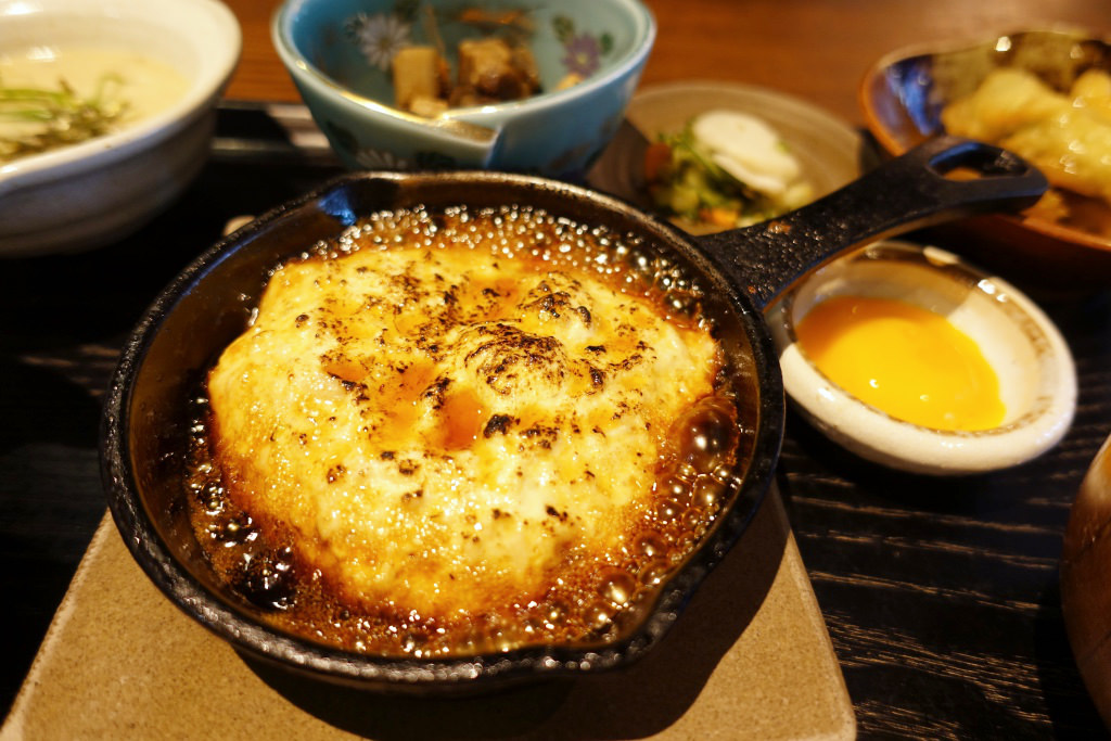 鶏つくねのスキレット焼